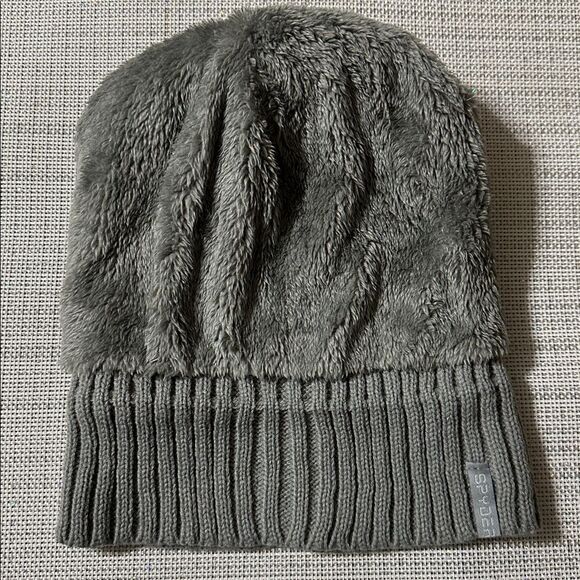 SPYDER OS Women’s Unisex Gray Fleece Lined Ribbed Knit Scull Cap Beanie Hat